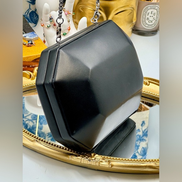 🆕 LULU GUINNESS 🧿 NWOT Black Leather Gem Clutch on a Chain - Picture 6 of 16